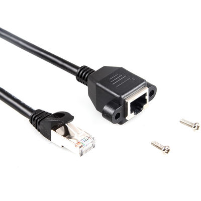 Le chat stable 6a a protégé le câble Ethernet, câble d'extension RJ45 avec le bâti de panneau de vis