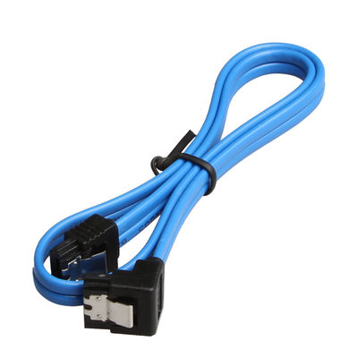 Câble pratique bleu de SATA 3 6GB S avec fermer à clef le verrou droit à la prise de 90 degrés